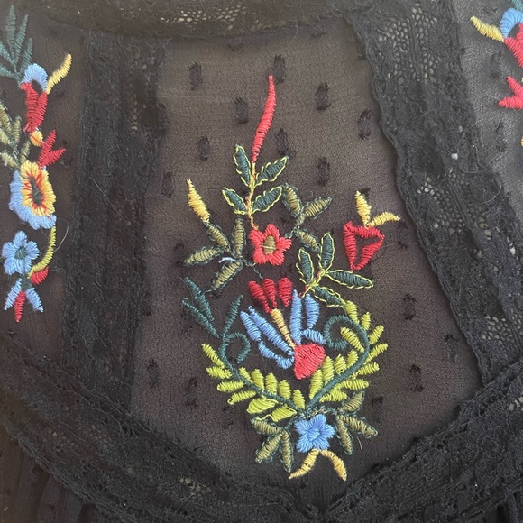 Zara Women black with lace embroidered top - Picture 4 of 9